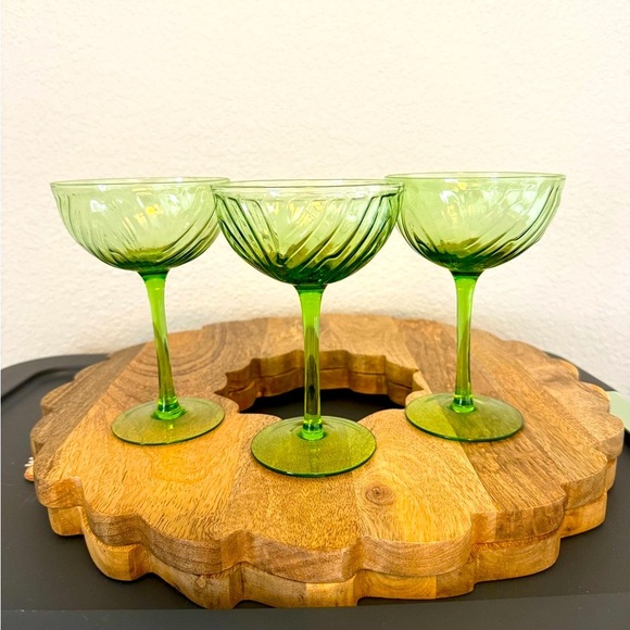 New Vintage Inspired Set of Three Green Glass Goblets - Picture 4 of 8